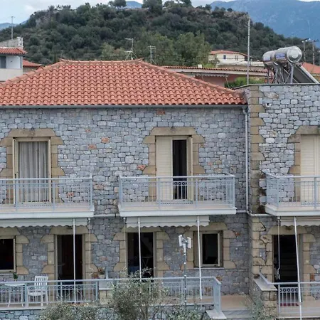 Manoleas - 8 Apartman